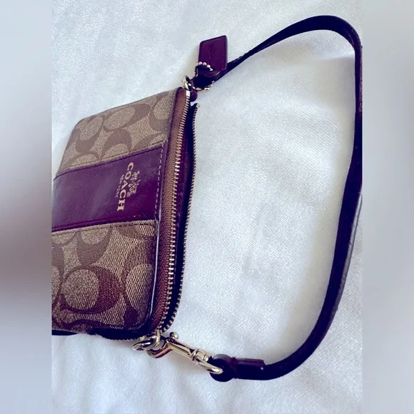 Coach Signature Leather Corner Zip Khaki Cherry Wristlet - Picture 15 of 16